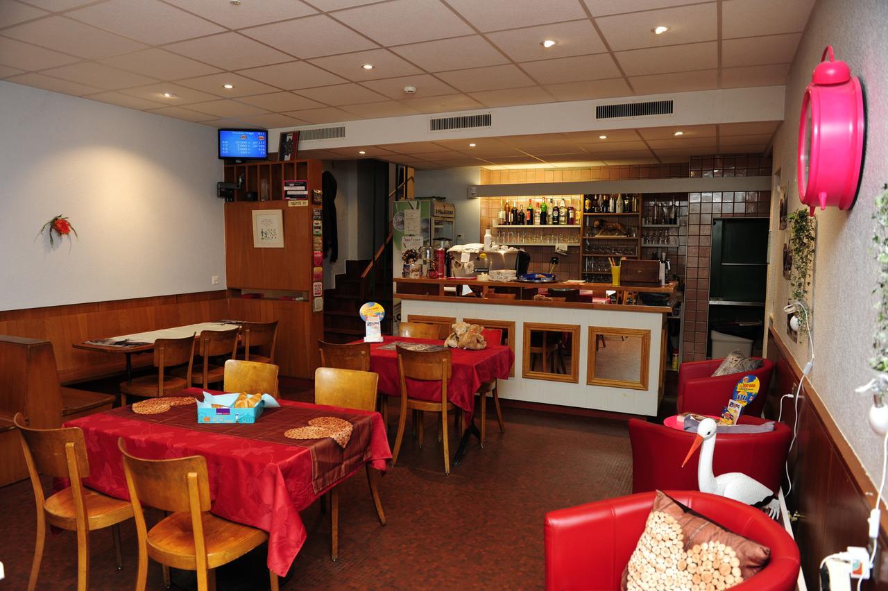 Hotel Restaurant Au Chasseur Orbe Extérieur photo