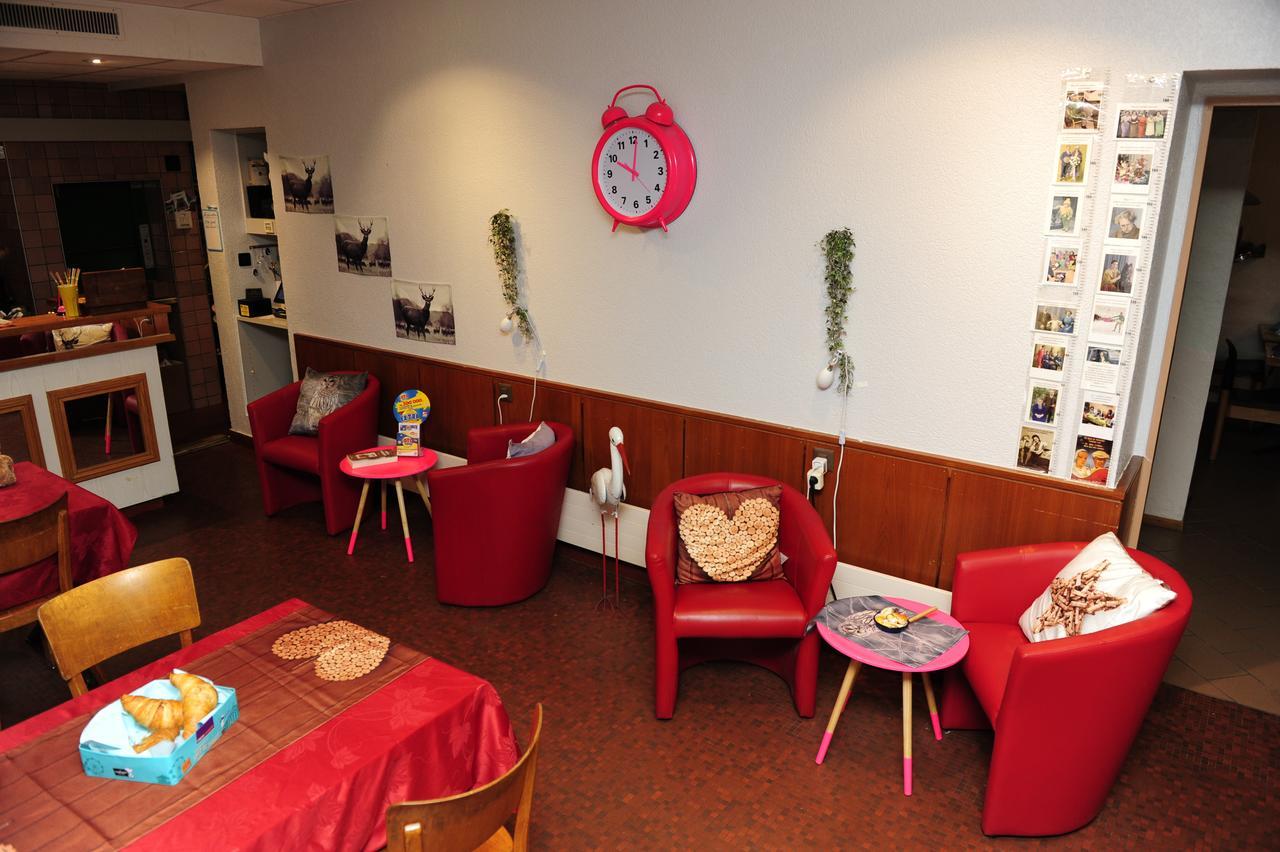 Hotel Restaurant Au Chasseur Orbe Extérieur photo