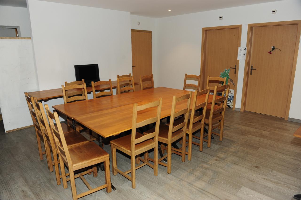 Hotel Restaurant Au Chasseur Orbe Extérieur photo