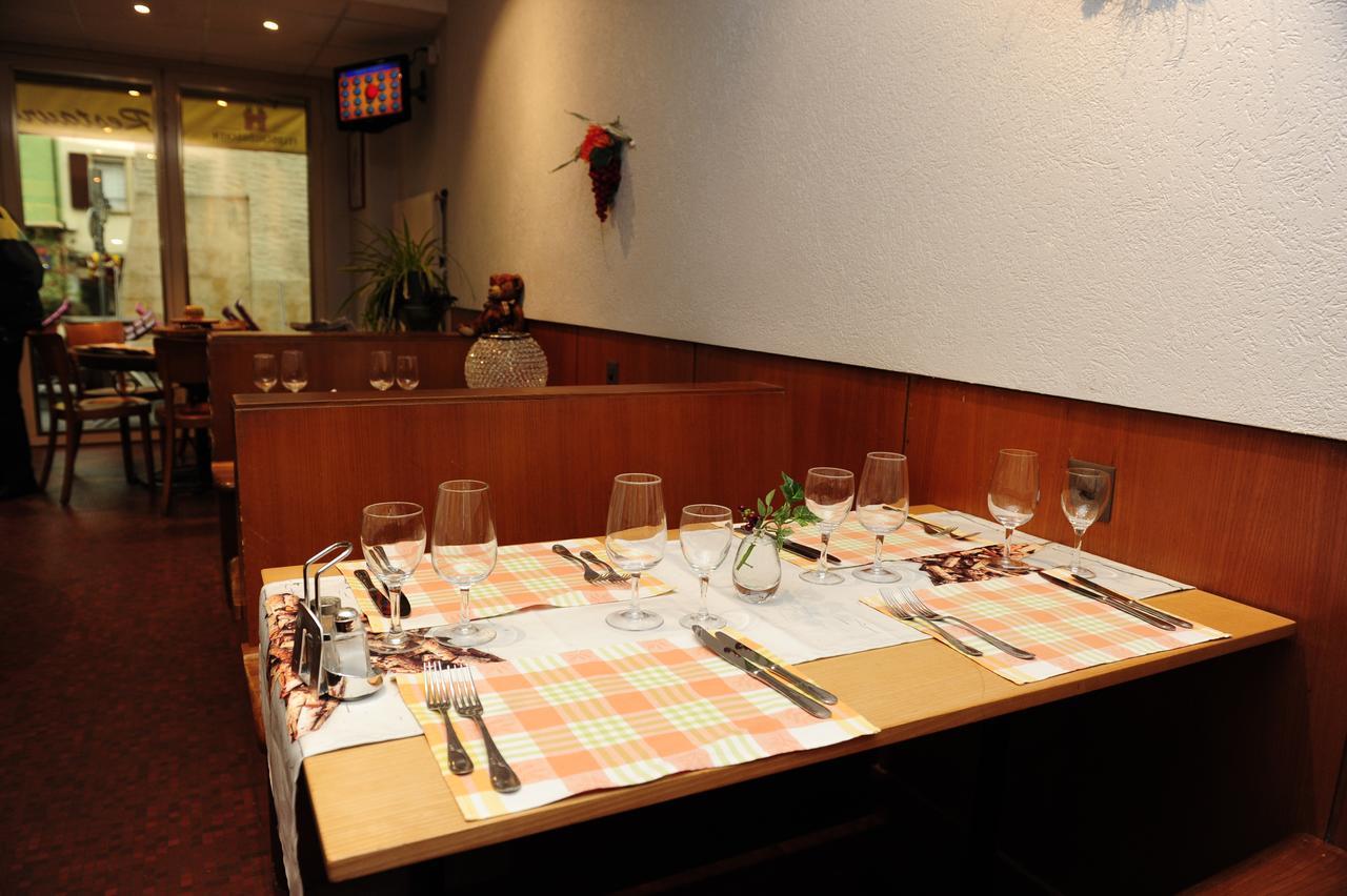 Hotel Restaurant Au Chasseur Orbe Extérieur photo